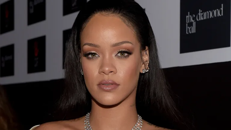 RIHANNA-MAIN