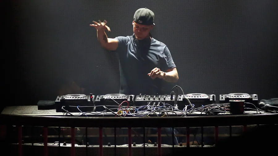 AVICII-COLABORACIONES