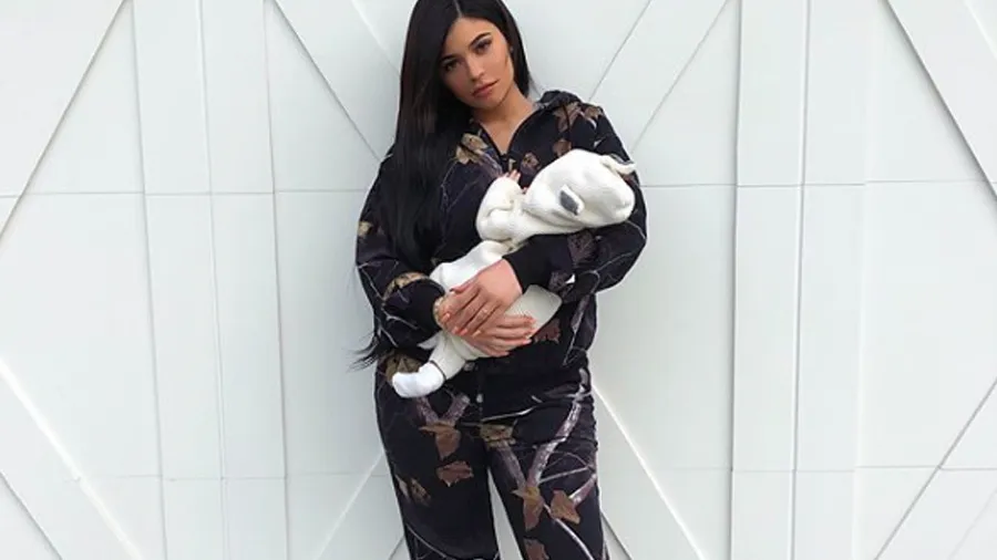 KYLIEelle