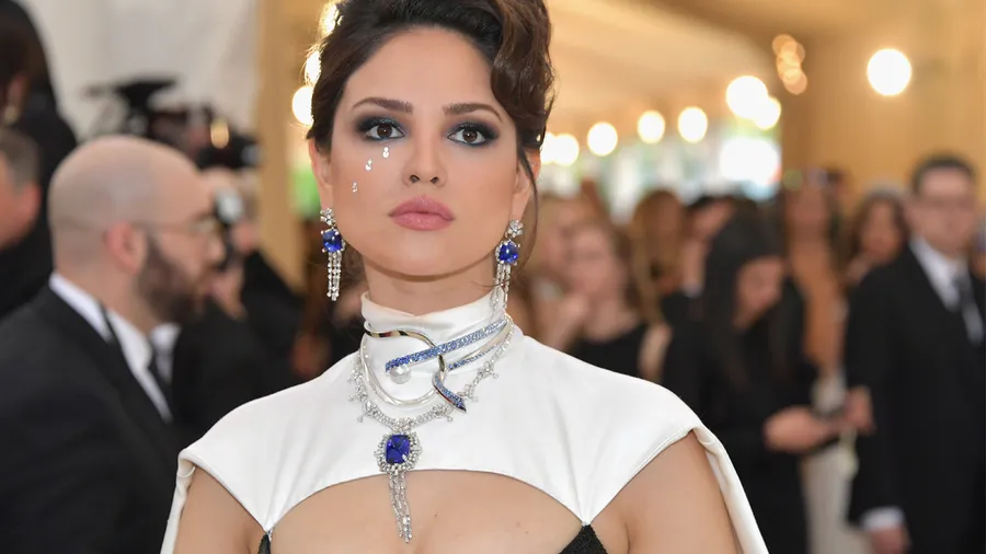 Eiza-Gonzalez-Destacda-Met-Gala