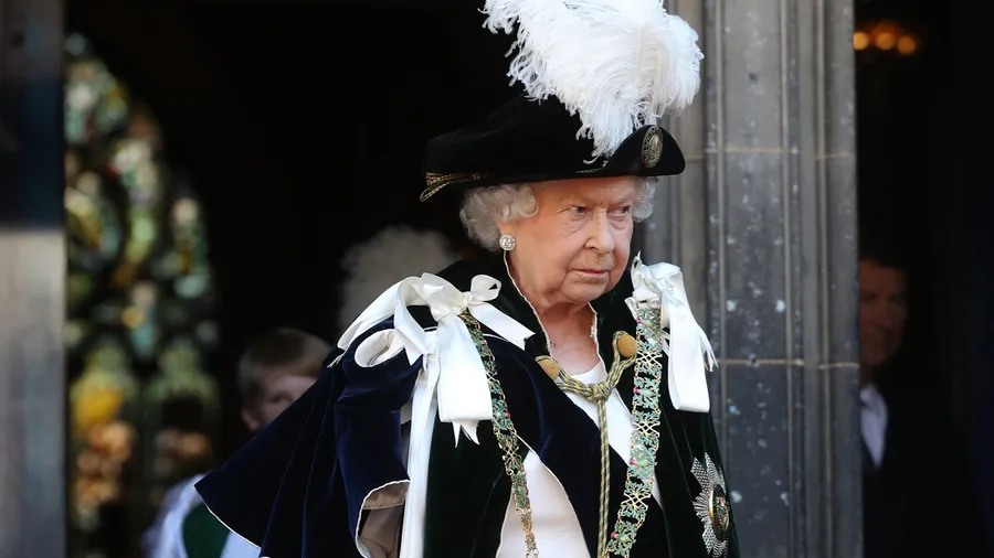 REINA-ISABEL-II