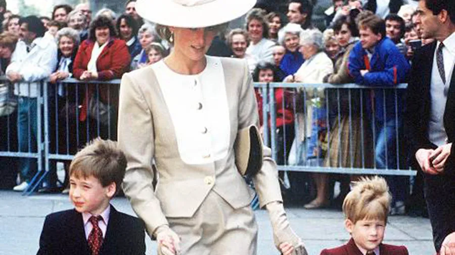 Así se llamarían los príncipes William y Harry si Lady Di no hubiera intervenido