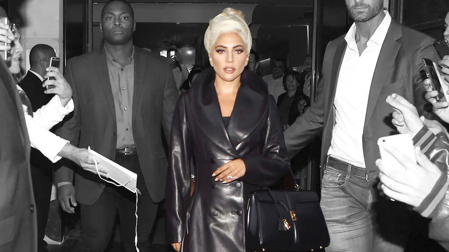 Lady-Gaga-Celine-Hedi-Slimane-Bolso-Debut