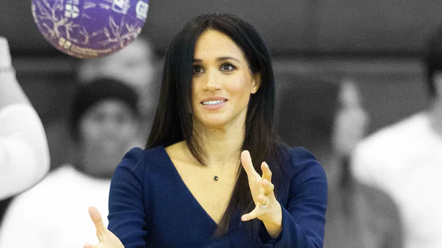 Meghan-MArkle-Baloncesto-Basket-tacones