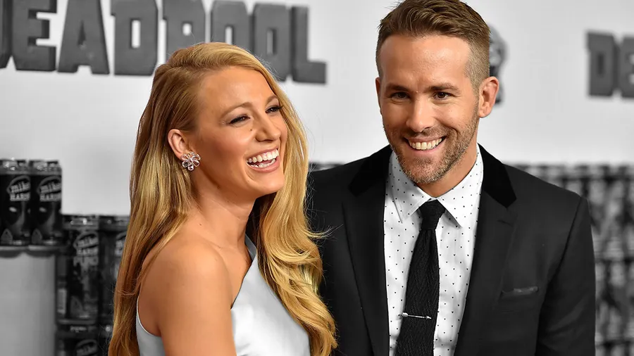 Blake-Lively-Ryan-Reynolds-Mini-Van-Camión