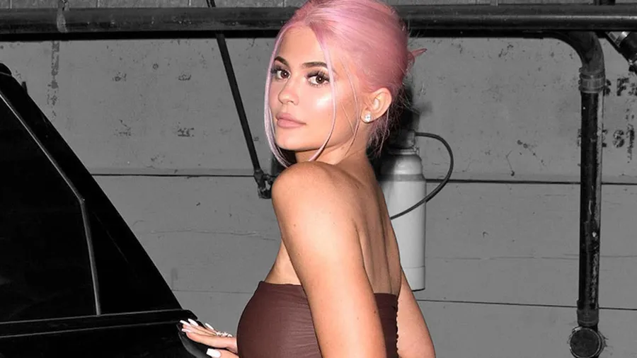 Kylie-jenner-pink-hair-lime-crime-rosa