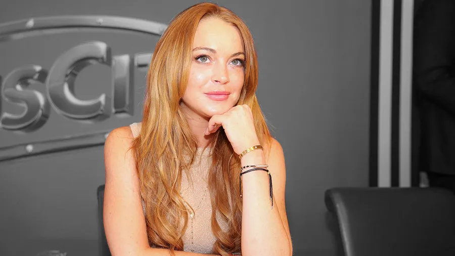 Lindsay-Lohan-bailando-video