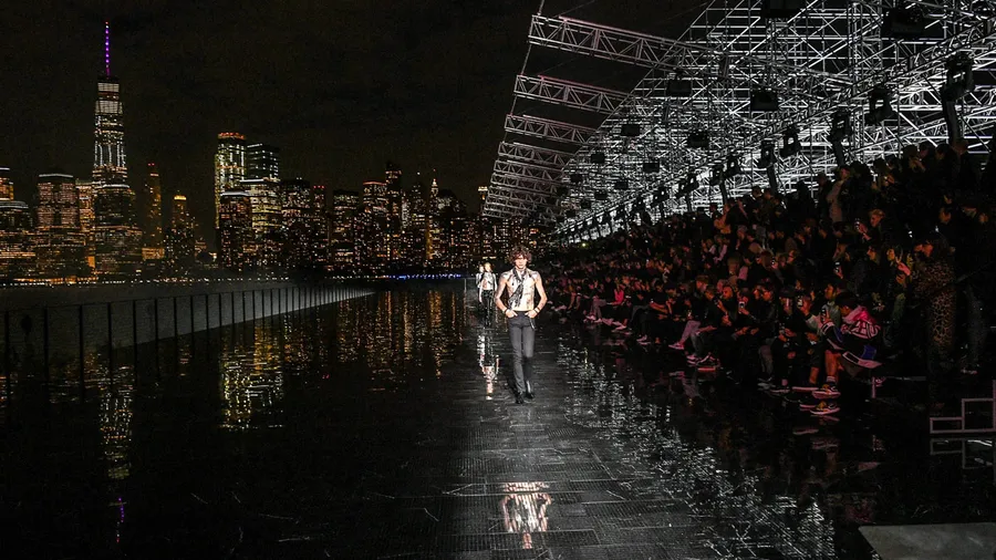 Saint-Laurent-SS-19-Live-Stream