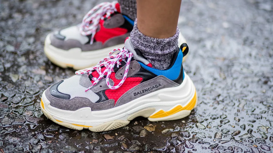 Primero los 'mom jeans', la nueva tendencia de tus padres son los 'dad sneakers'