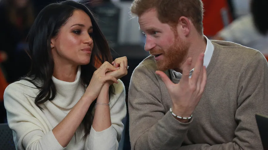 MEGHAN-MARKLE-SUETER BLANCO