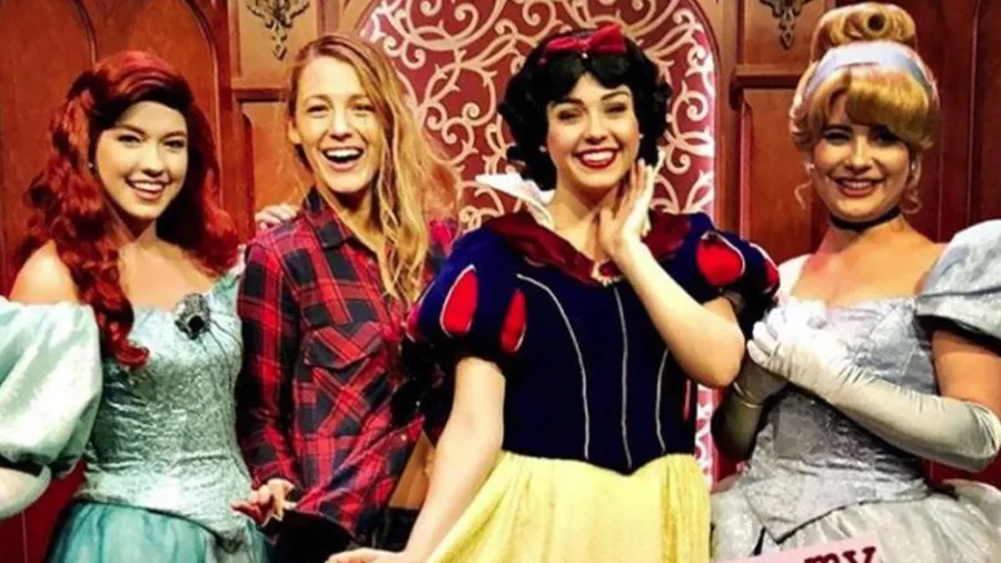 Blake-Lively-Disneyland