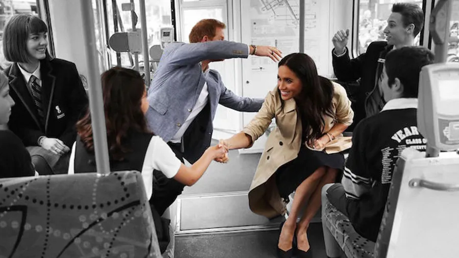 Meghan-MArkle-Principe-Harry-Transporte-Publico