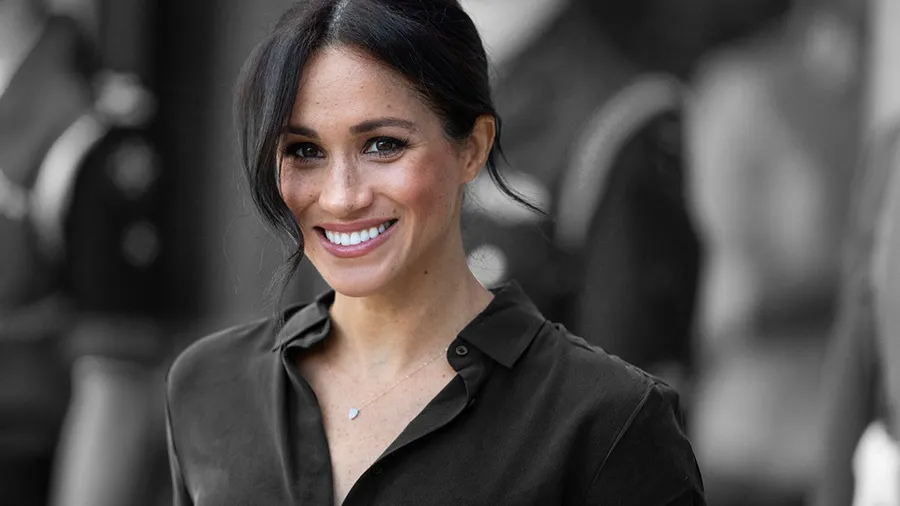 Meghan-Markle-Suits-Pencil-skirt