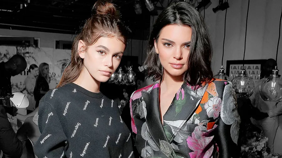 Kaia-Gerber-Kendall-Jenner-Fashion-Month-show-ss19