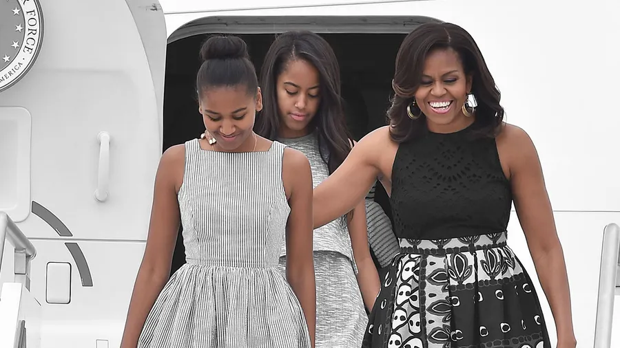 Michelle-Obama-Hijas-MAlia-Sasha-Obama-In-Vitro