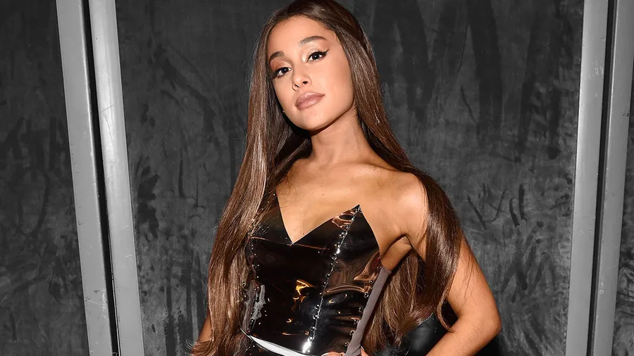 Ariana-Grande-Cubre-Tatuaje-Pete-Davidson