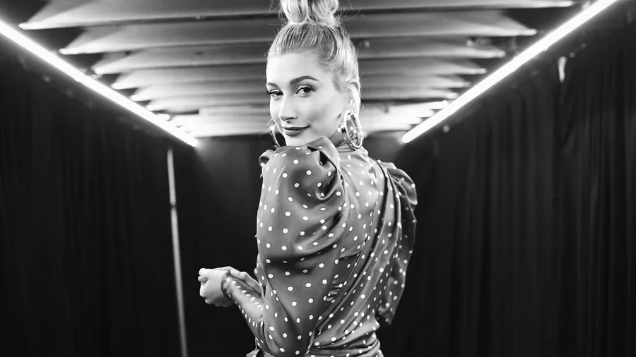 Hailey-Baldwin-Justin-bieber-selena-gomez-follow-instagram