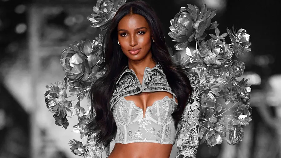 Jasmine-tookes-Victoria's-secret-Catwalk runway