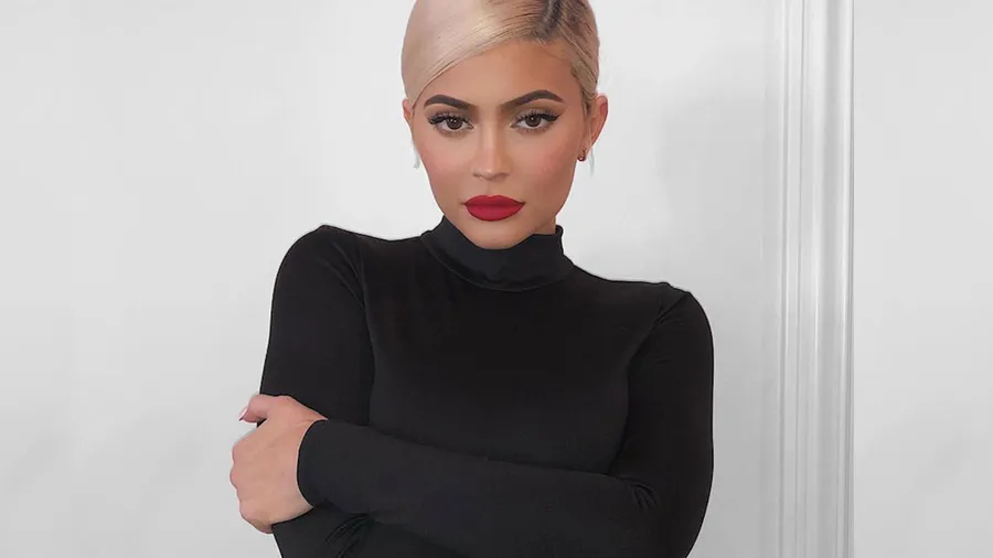 Kylie-Jenner-Rosas-Travis-Scott