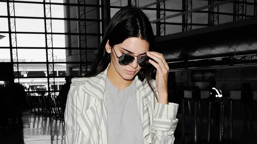 original-c4fa7b8ad-assets-elleuk-com-thumbs-29008-kendall-jenner-lax-international-airport-thumb-2016-rex-jpg.jpg