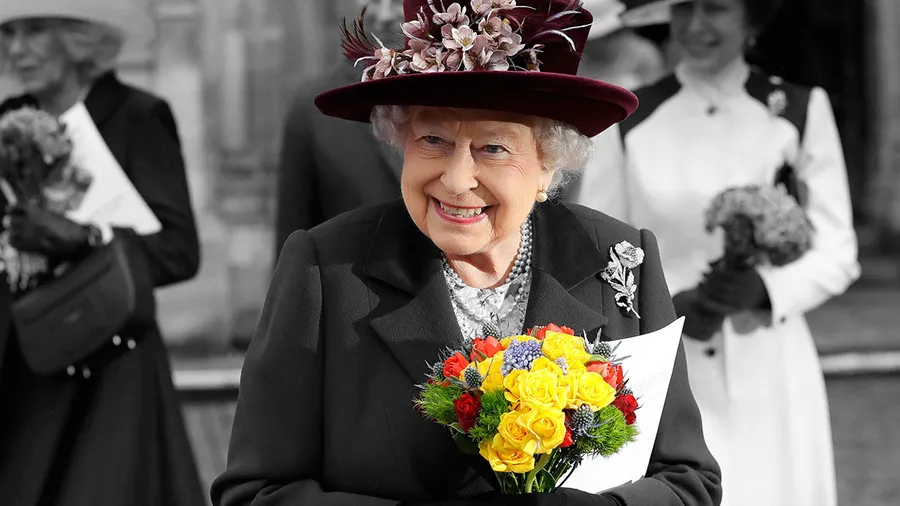 La reina Isabel II se convirtió en ícono de moda del 2018
