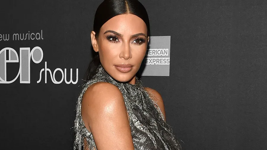 Kim-Kardashian-Nip-Slip-Red-carpet
