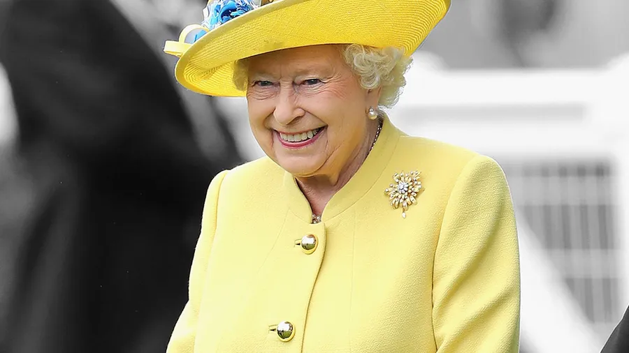 Este es el regalo de parte de la reina que recibe su staff cada Navidad