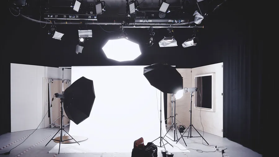 Photo-Studio-Alexander-Dummer-unsplash