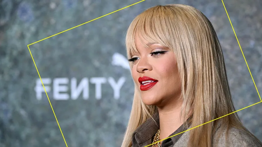 Rihanna se hace viral por cargar a su hijo de cabeza