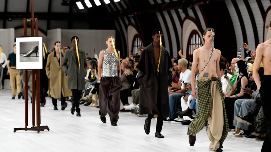 loewe lyst primer lugar