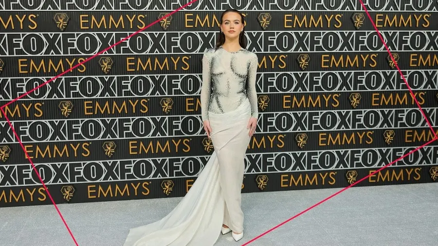 Los usuarios de X critican el fondo de los Emmys por arruinar los looks de las celebridades