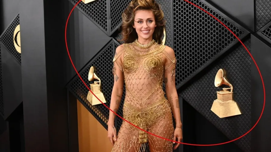 Miley Cyrus conquista la alfombra roja de los Grammy en Maison Margiela