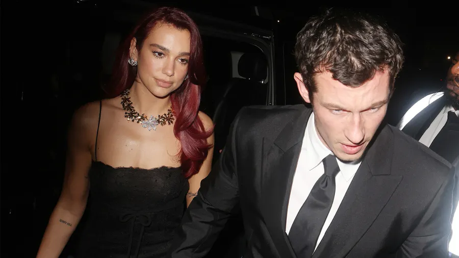 Dua Lipa llega al after party de los BAFTA tomada de la mano de Callum Turner