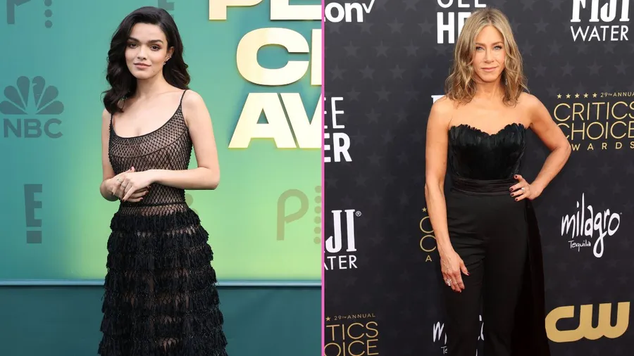 Rachel Zegler y Jennifer Aniston tienen un momento icónico en los PCA's