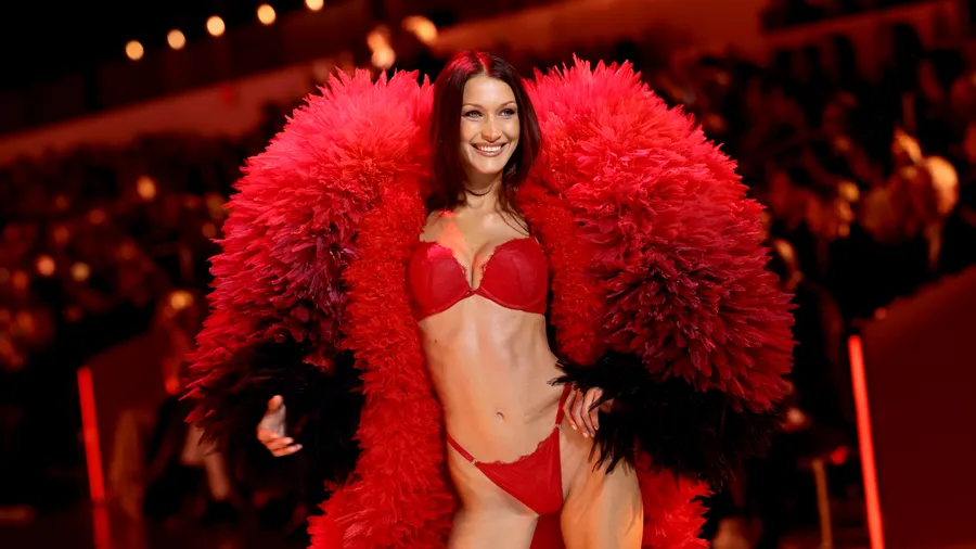 looks espectaculares Victoria's Secret Fashion Show 2024
