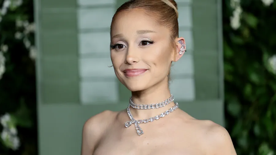 Ariana Grande cuerpo