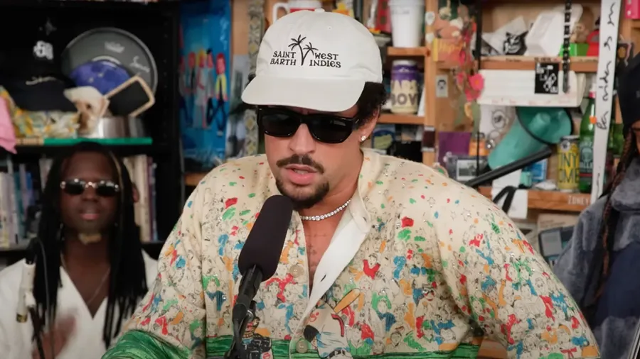Bad Bunny se presenta por primera vez en Tiny Desk.