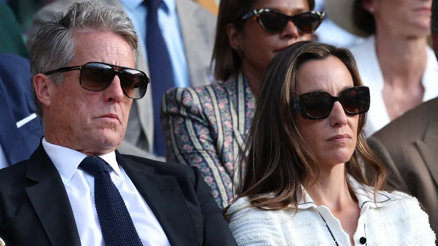 Hugh Grant se queda dormido en pleno partido en Wimbledon