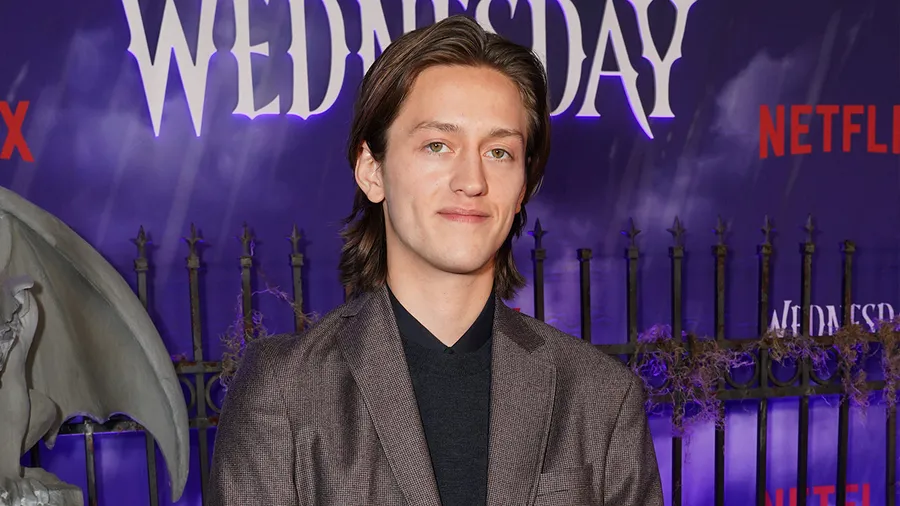 Percy Hynes White no regresará como Xavier a la segunda temporada de Merlina