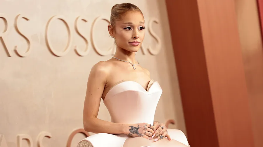 Ariana Grande anuncia gira pero no anuncia fechas en México.