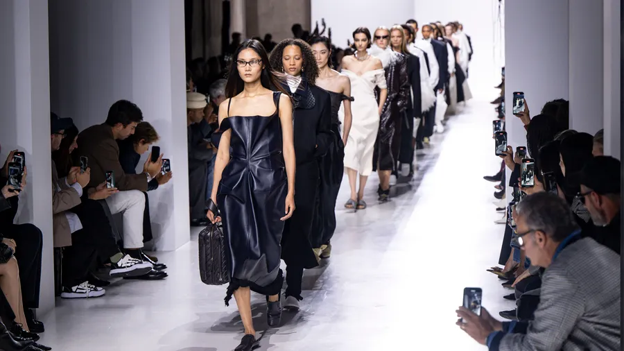 Louise Trotter debuta en Bottega Veneta