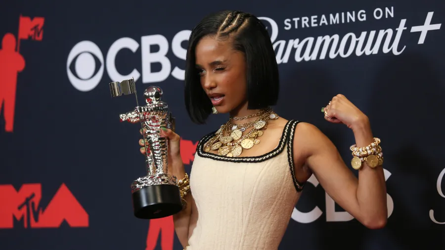 tyla chanel vmas 2025