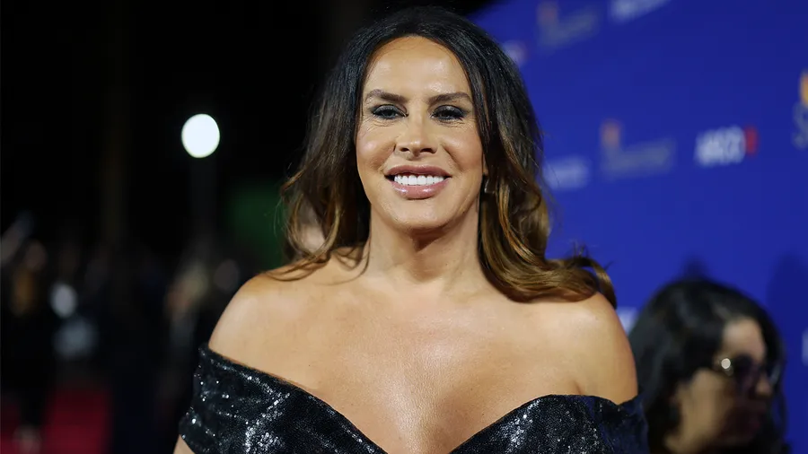 Karla Sofía Gascón se disculpa por sus polémicas publicaciones.