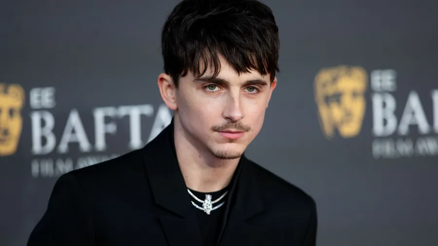 hombres mejor vestidos bafta 2025