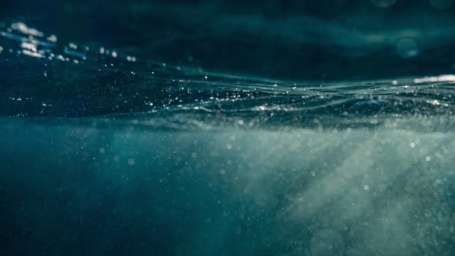 Underwater,Photography,Of,The,Deep,Ocean,With,The,Ocean,Surface