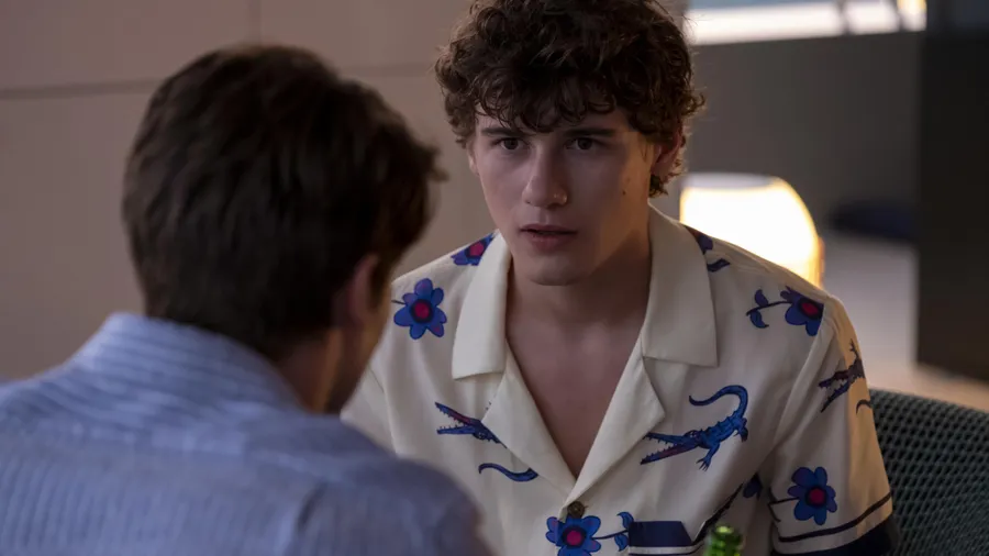 Lochlan Ratliff (Sam Nivola), Camisa de cocodrilos