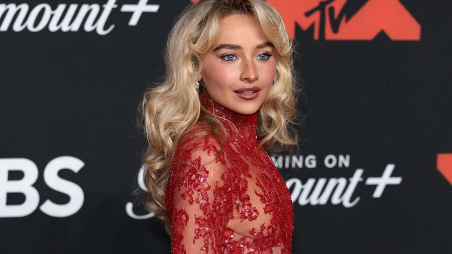 Sabrina Carpenter protagonizará el musical de Alicia en el país de las maravillas