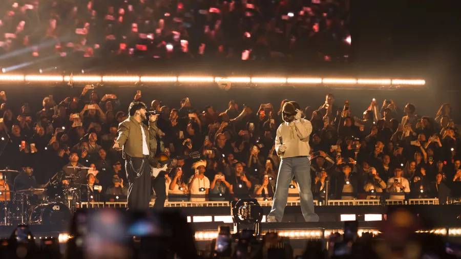 Bad Bunny invita a Grupo Frontera a uno de sus conciertos a CDMX