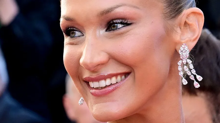 bella hadid chongo lifting cannes