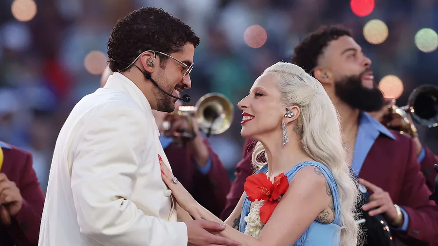 Bad Bunny durante su show de medio tiempo del Super Bowl 2026